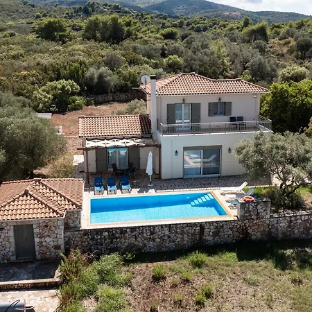 Thalea Tsoukaládhes